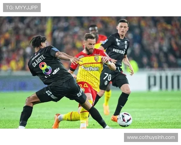 奥格斯堡在新赛季中展现强劲实力，持续提升竞争力值得关注