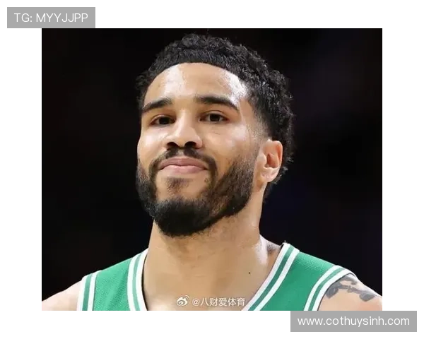 怀特无球跑动为塔图姆拉开空间 提升关键三分效率