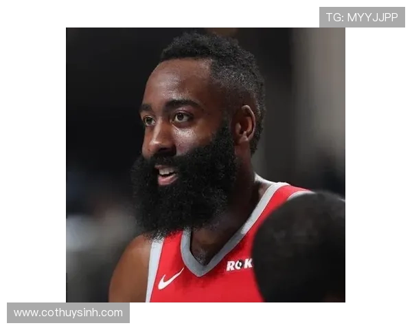 无球跑位牵制对位后卫，替补三分效率高于首发