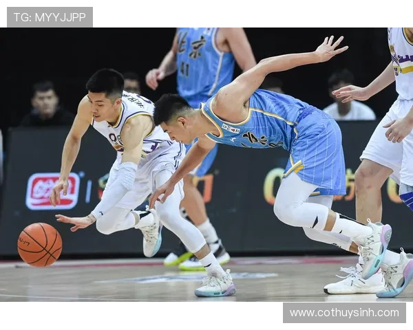 《篮球回场规则详解》：CBA与NBA规则差异对比，哪种判罚更公平？